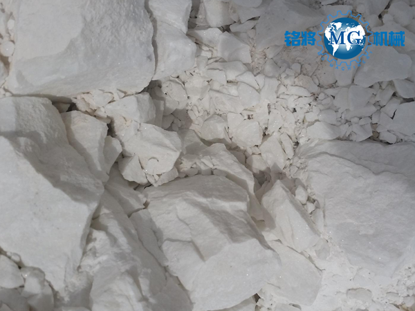 腻子粉需要加胶水吗？腻子粉是加胶好还是加水好？