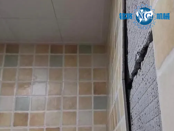 墙砖大面积脱落！墙面问题还是瓷砖粘贴问题？