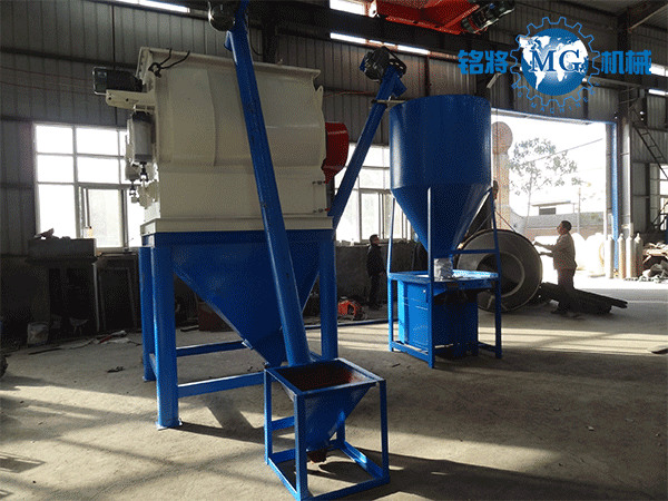 小型干粉砂浆生产线配置，小型干粉砂浆生产线怎么?。?/></p><p>　　<strong>小型干粉砂浆生产线怎么??？</strong></p><p>　　1、可以先考虑周边或者实力厂家选购。</p><p>　　不论是周边距离较近的厂家，还是实力的厂家，在售后服务方面还是比较好的，当然，我们也不否认一些中小型的公司为了打好自己的品牌基础，会竭力做好客户的售后服务。这些售后服务会在设备使用出现问题的时候更短的时间内得到解决。</p><p>　　2.技术成熟是关键。</p><p>　　就目前来说，砂浆设备虽然工艺上大同小异，但是毕竟没有一个标准，还属于非标产品，所以在选择厂家的时候，这些厂家要做的早，做得多，经验方面也就成熟，如果一个客户以前购买的设备，现在还是好，那这些厂家的可信度还是很高的。</p><p>　　3.朋友或客户那了解。</p><p>　　看一看有没有朋友买过设备，可以从他们那里获取经验，看看朋友用的设备如何，打听一下在这个行业里哪些人家做得还不错的</p><p>　　4.实地。</p><p>　　重点找好自己比较心仪的厂家进行比较，比较一下生产场地，生产能力，以及有没有生产好的设备以供参考。</p><p>　　5.如果自己懂的话还好，如果不懂，找懂的朋友一起同行，问一平时生产中遇到的难题去向设备厂家咨询，看能否解决自己的问题，实际用出来的经验比华美推销有用。</p>
					</div>
					<div   id=